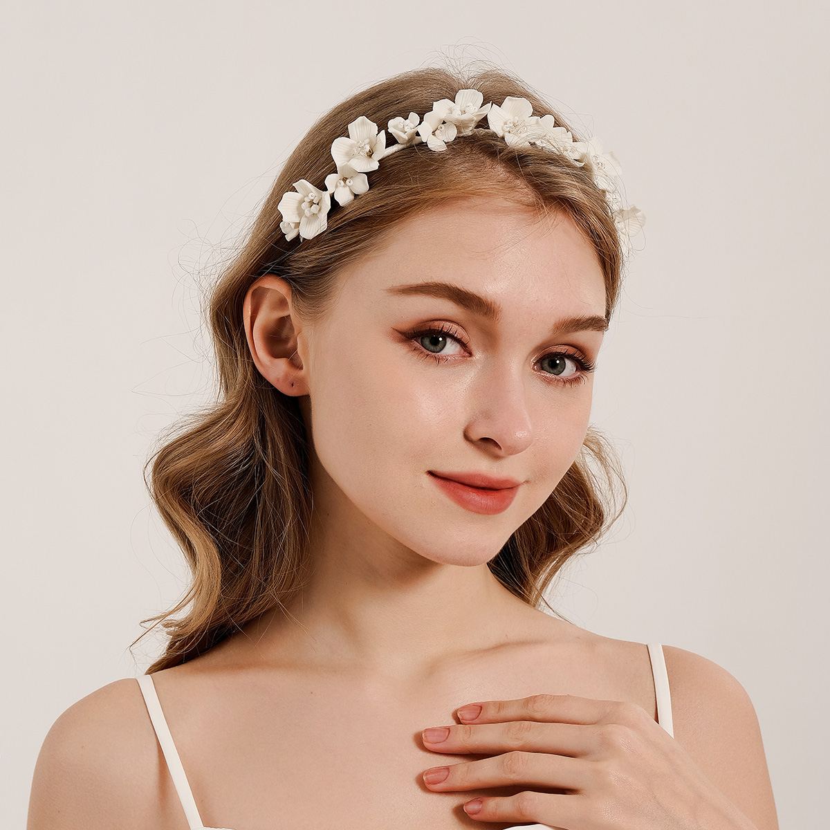 Wedding Supply List - Efily noiva flor branca argola de