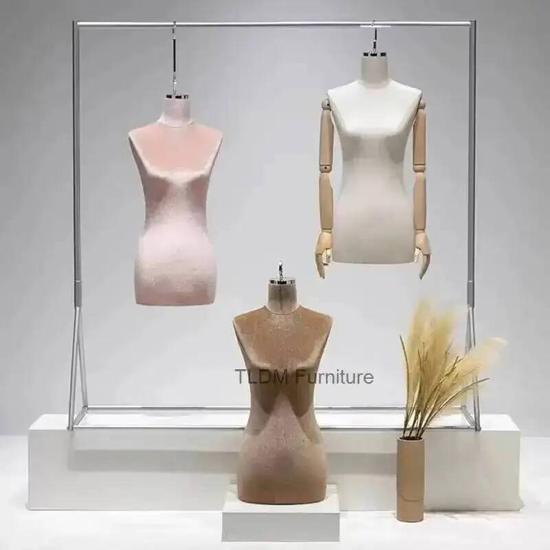 Expositor de Roupas Femininas  - The Wedding Supply Store avaliação e preço